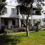 Alfa מלון דירות 3*