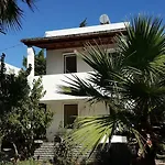 Alfa מלון דירות 3*