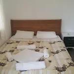 Alfa מלון דירות 3*